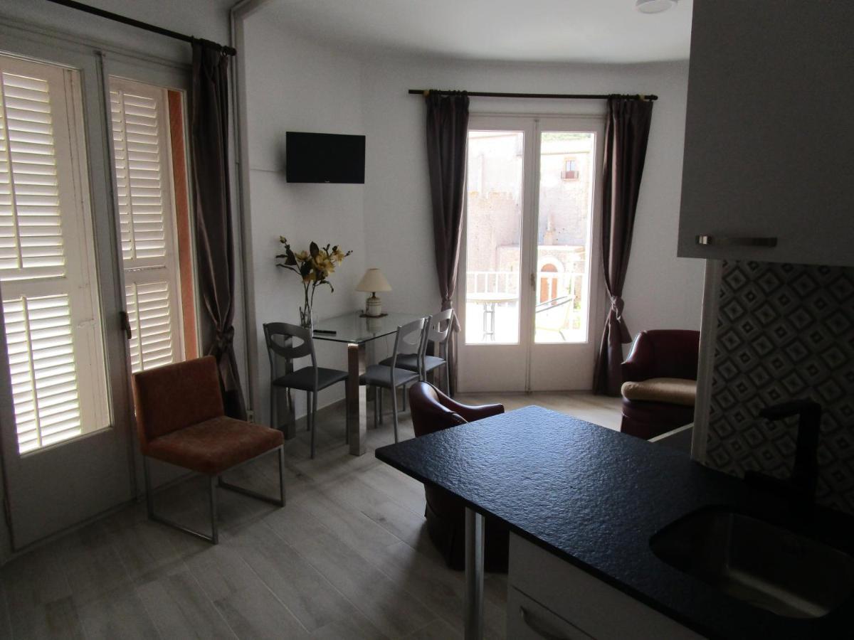 Hotel Apartaments Gesoria Porta Ferrada Сан-Фаліу-да-Ґішулс Екстер'єр фото