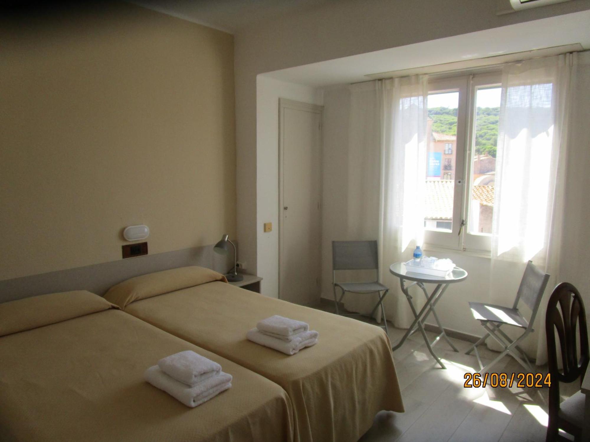 Hotel Apartaments Gesoria Porta Ferrada Сан-Фаліу-да-Ґішулс Екстер'єр фото