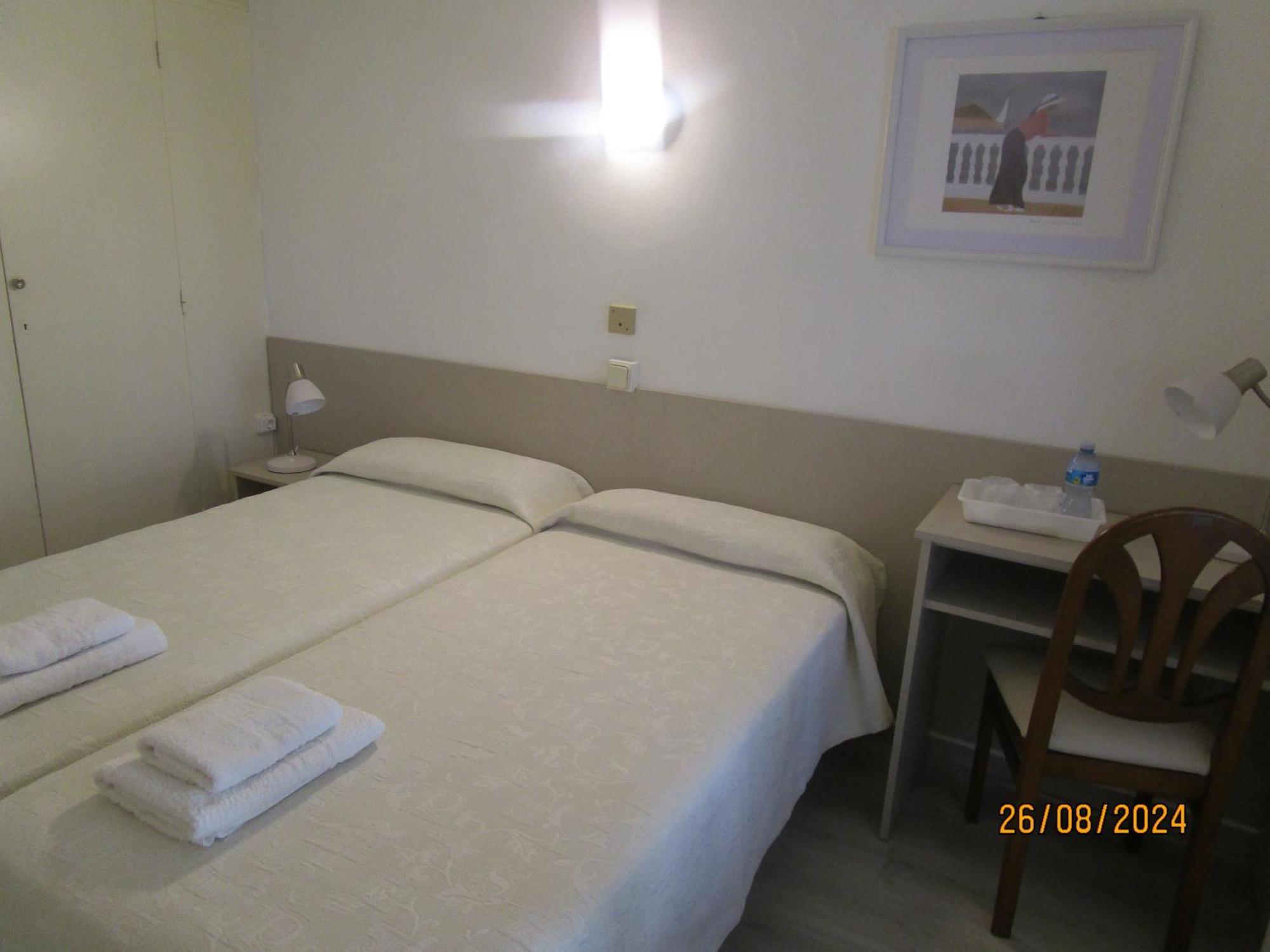 Hotel Apartaments Gesoria Porta Ferrada Сан-Фаліу-да-Ґішулс Екстер'єр фото