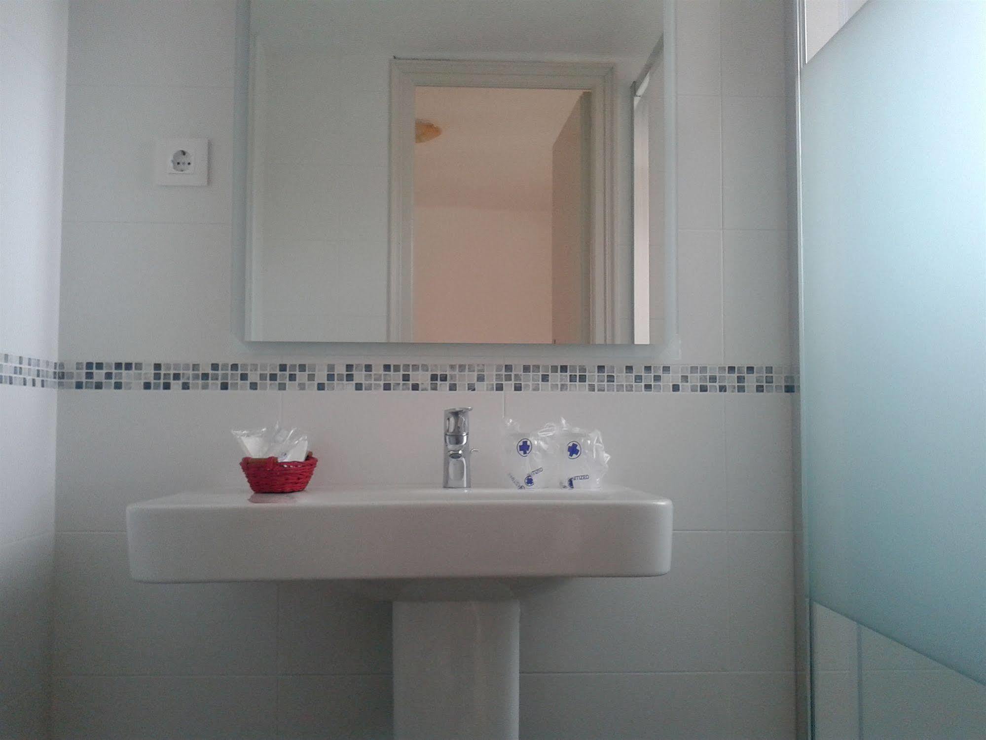 Hotel Apartaments Gesoria Porta Ferrada Сан-Фаліу-да-Ґішулс Екстер'єр фото