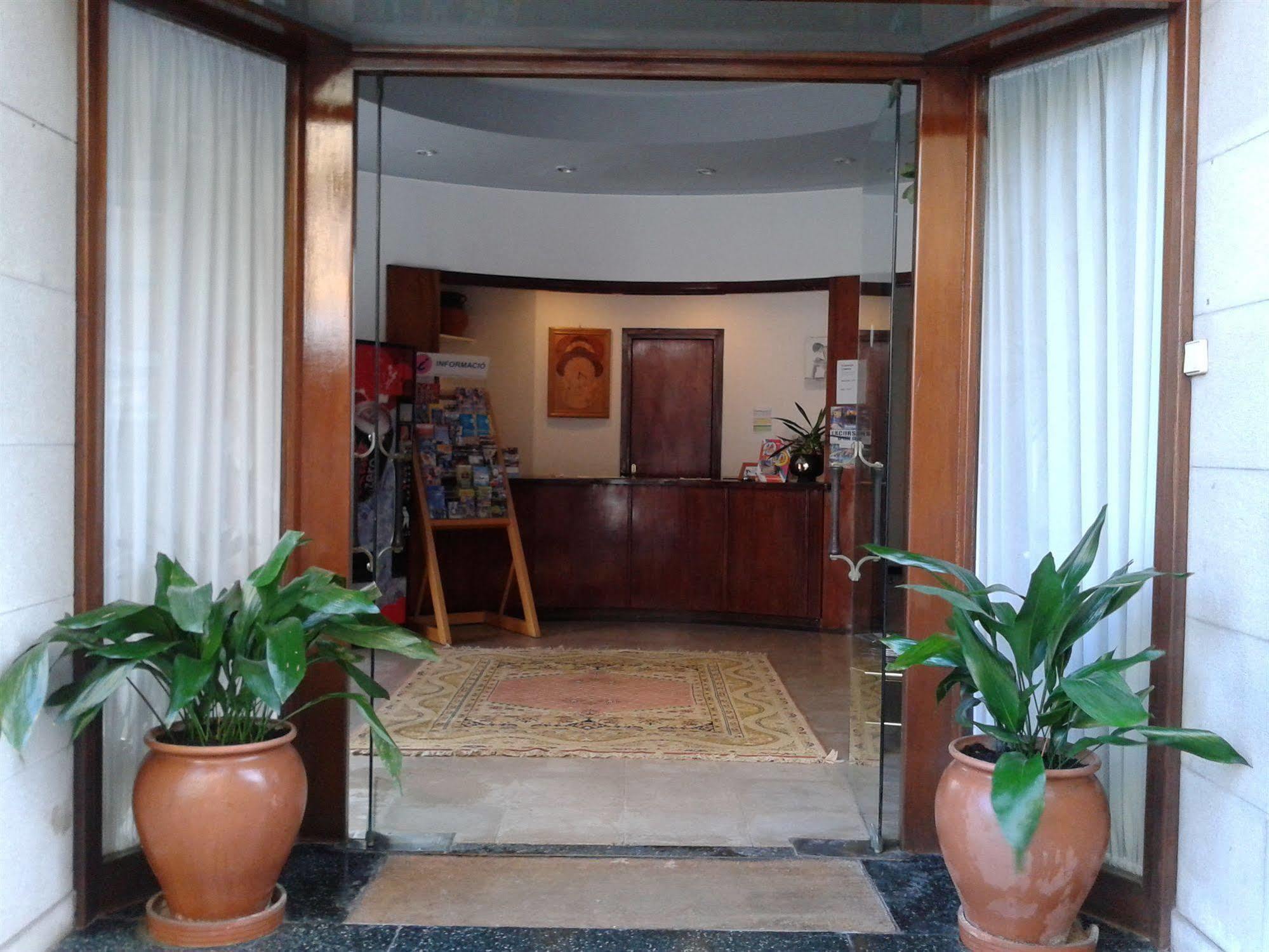 Hotel Apartaments Gesoria Porta Ferrada Сан-Фаліу-да-Ґішулс Екстер'єр фото
